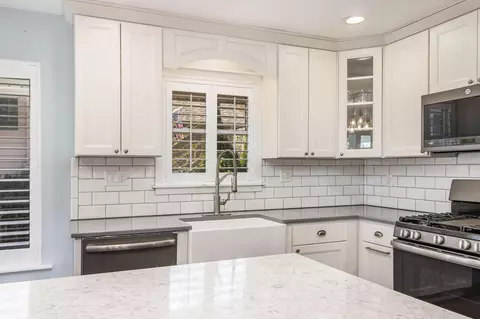 Kitchen - 11821 Killarny Cir, Jerome, MI 49249 photo 5 of 7