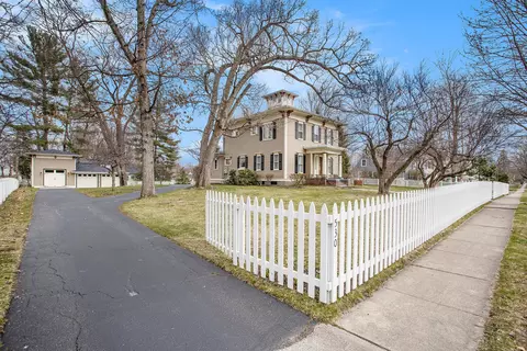 530 W Bridge St, Plainwell, MI 49080