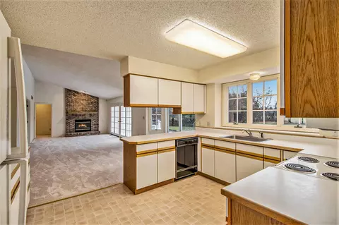 Kitchen - 5931 Bellwether Dr, Saline, MI 48176 photo 4 of 4