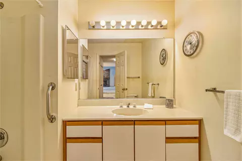 Bath - 5931 Bellwether Dr, Saline, MI 48176 photo 2 of 2