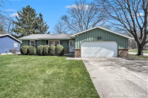 3970 Meadowood Ln SW, Grandville, MI 49418