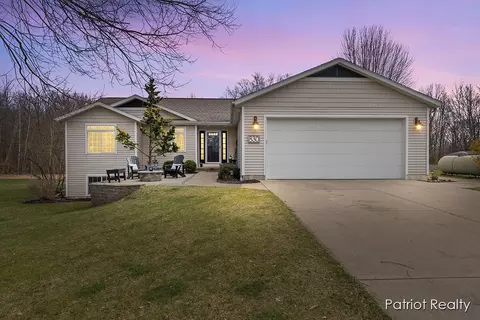 830 E The Ln, Grant, MI 49327