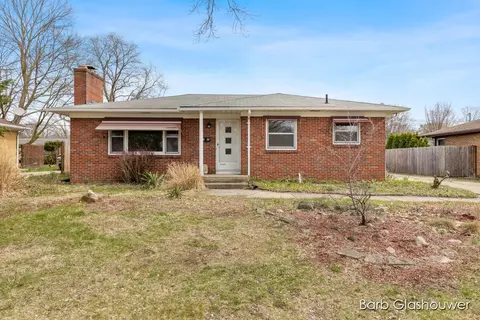 1460 Lewison Ave NE, Grand Rapids, MI 49505