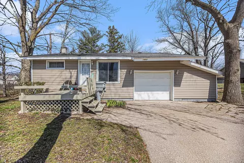 1403 Woodlawn Ave, Grand Haven, MI 49417