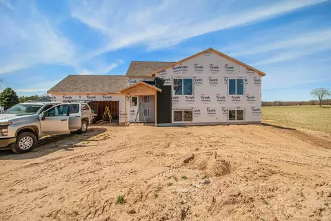 Exterior - 5583 Whites Bridge Rd, Belding, MI 48809 photo 2 of 8