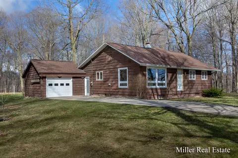 9148 S Bird Rd, Dowling, MI 49050