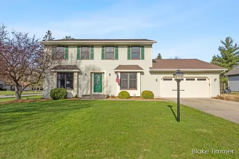 5565 Stowehill Dr SE, Kentwood, MI 49508
