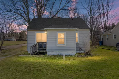 65 W Elmwood Ave, Leonard, MI 48367
