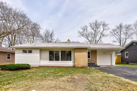 6729 Sunset Dr, Coloma, MI 49038