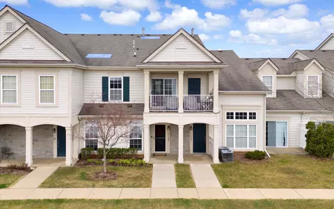 2109 Trailway Ct, Commerce Twp, MI 48390