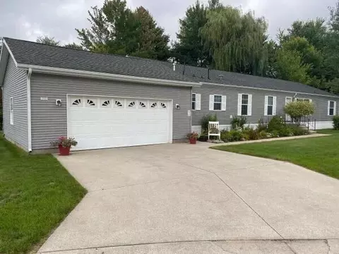 3815 W Pine View Ct, Ludington, MI 49431