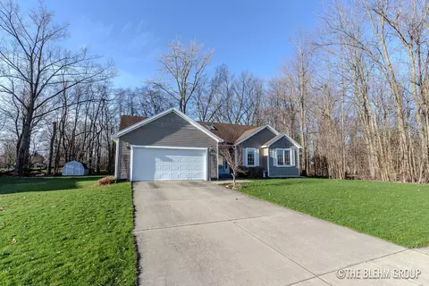 3762 Sunrise Ln NW, Grand Rapids, MI 49534