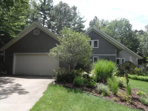 6289 Blakely Dr NE, Rockford, MI 49341