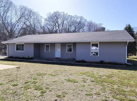 1113 N Jebavy Dr, Ludington, MI 49431