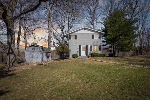 466 Swains Lake Dr, Concord, MI 49237