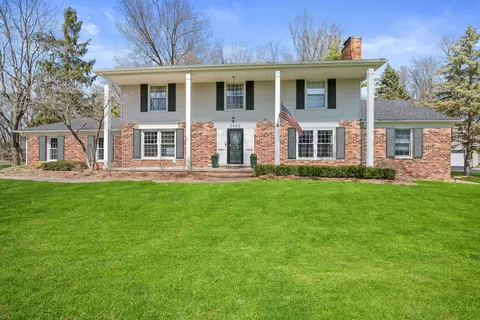 2852 Masefield Ct, Bloomfield Hills, MI 48304
