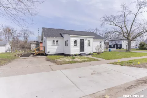 2045 Hoyt St, Muskegon Heights, MI 49444