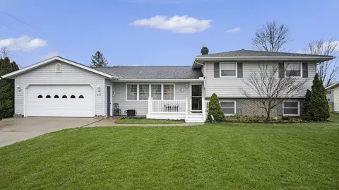617 Lancashire Dr, Sturgis, MI 49091
