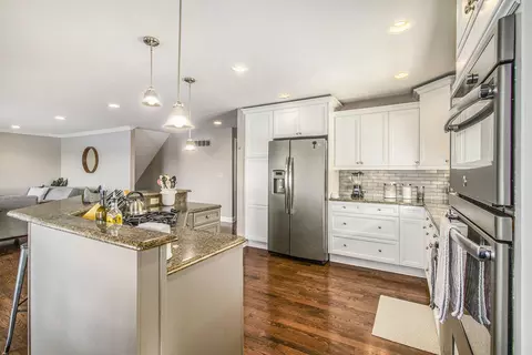 Kitchen - 5450 Sharp Dr, Howell, MI 48843 photo 6 of 9
