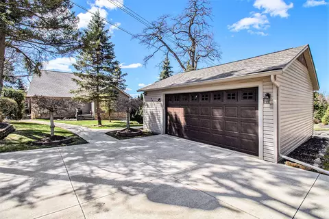 Exterior - 5450 Sharp Dr, Howell, MI 48843 photo 4 of 17