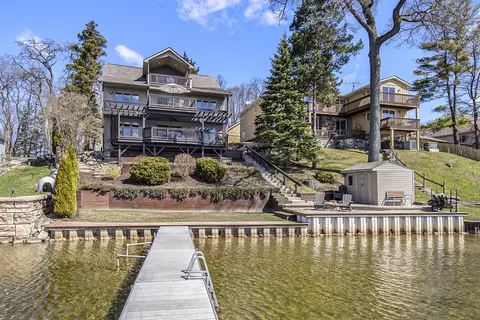5450 Sharp Dr, Howell, MI 48843