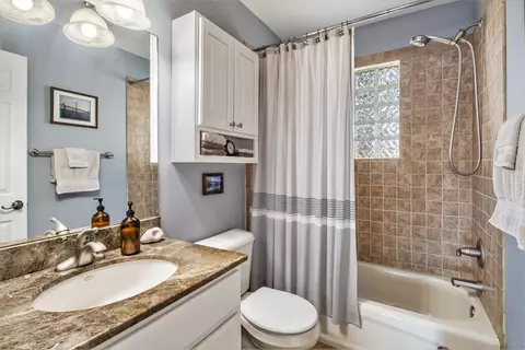 Bath - 5450 Sharp Dr, Howell, MI 48843 photo 3 of 4