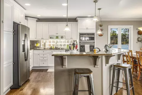 Kitchen - 5450 Sharp Dr, Howell, MI 48843 photo 5 of 9