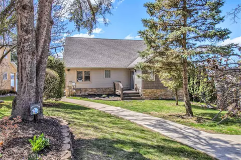 Exterior - 5450 Sharp Dr, Howell, MI 48843 photo 12 of 17