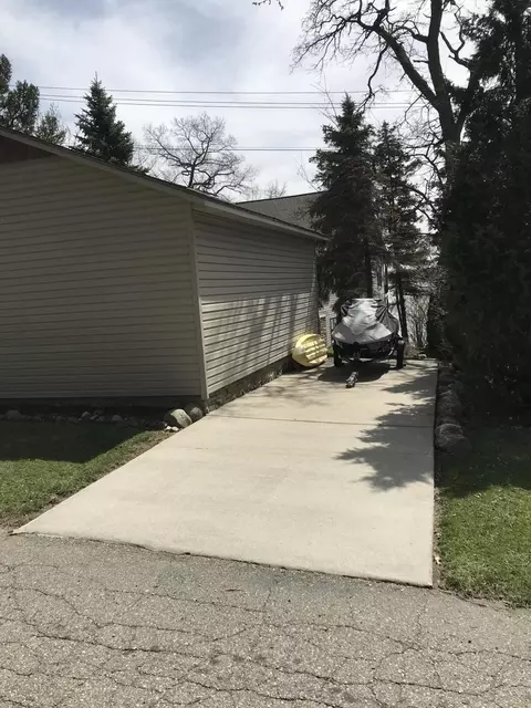 Exterior - 5450 Sharp Dr, Howell, MI 48843 photo 17 of 17