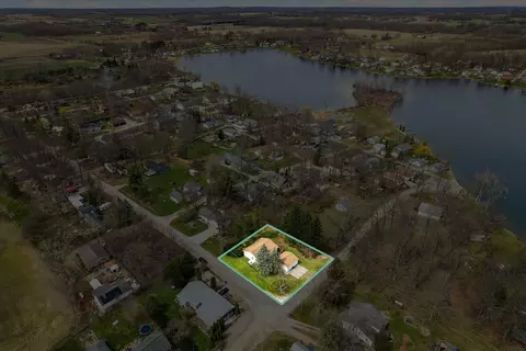 6240 Lake Rd, Osseo, MI 49266