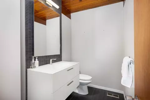Bath - 4063 E Huron River Service Dr, Ann Arbor, MI 48104 photo 1 of 5