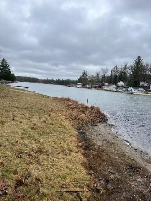 View/Area - 1003 Lake Dr, Harrison, MI 48625 photo 2 of 7