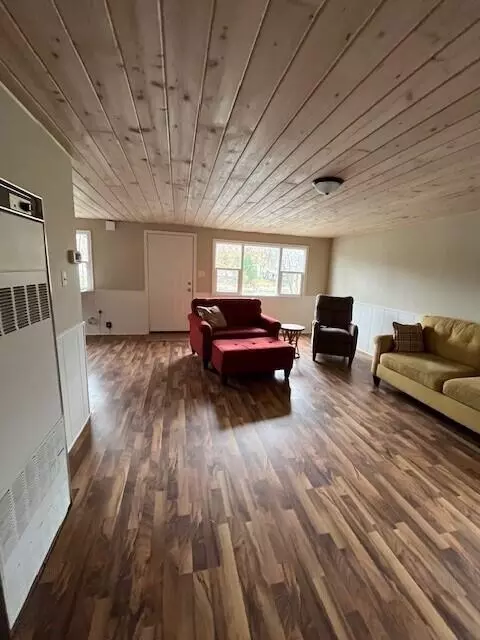 Living - 1003 Lake Dr, Harrison, MI 48625 photo 2 of 5