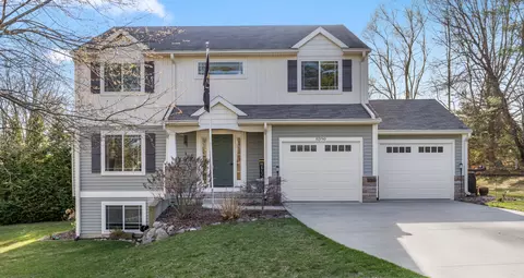 8390 Rose Ridge Dr, Rockford, MI 49341