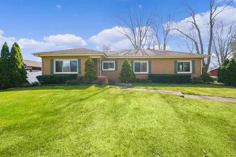 5013 Paw Paw Lake Rd, Coloma, MI 49038