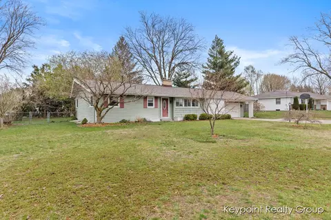 1935 Parkwood St, Jenison, MI 49428
