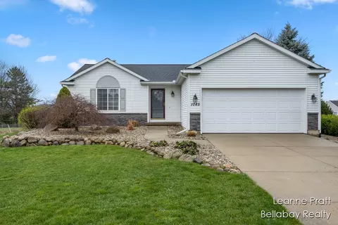 1085 Auburn Rd, Hastings, MI 49058
