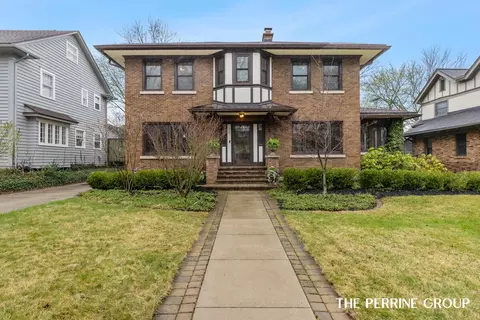 555 Rosewood Ave SE, Grand Rapids, MI 49506