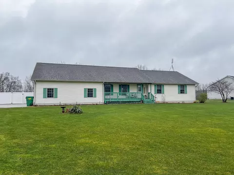29342 Saddlebred Ln, Dowagiac, MI 49047