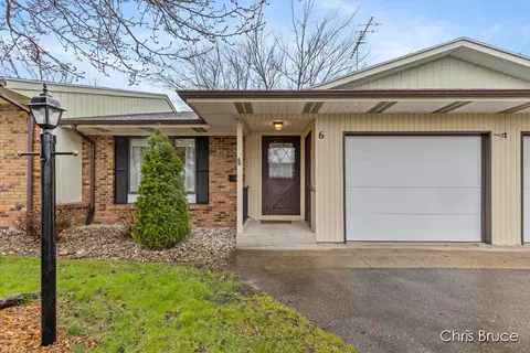 95 Old Mill Rd #6, Holland, MI 49423