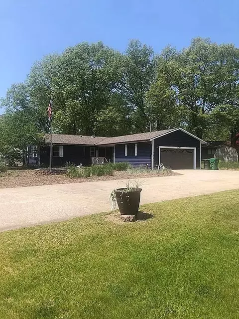 14365 Evergreen Dr, New Buffalo, MI 49117