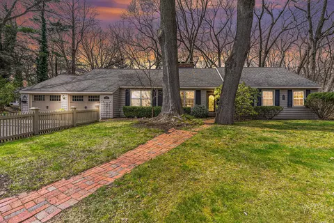 17887 N Fruitport Rd, Spring Lake, MI 49456