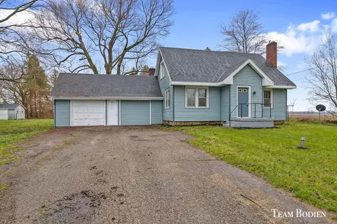 4815 W Hickory Rd, Hickory Corners, MI 49060
