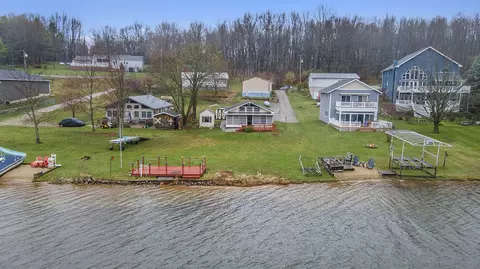 4725 Lakefront Dr, Delton, MI 49046