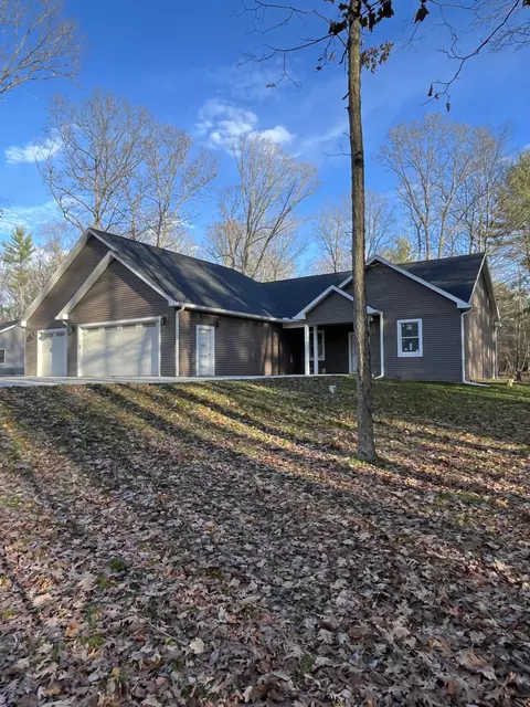 14644 Tomahawk Ln, Big Rapids, MI 49307