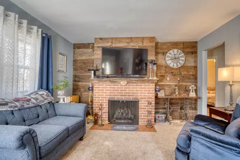Living - 5297 S Front St, Newaygo, MI 49337 photo 2 of 4