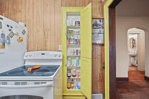 Kitchen - 528 Fern Ave, Jackson, MI 49202 photo 4 of 5