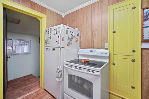 Kitchen - 528 Fern Ave, Jackson, MI 49202 photo 3 of 5
