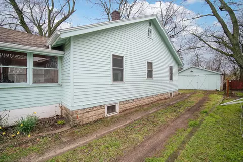 Exterior - 528 Fern Ave, Jackson, MI 49202 photo 5 of 14