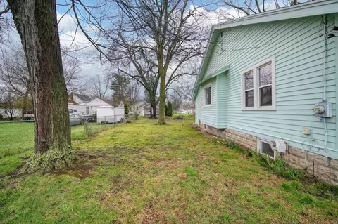 Exterior - 528 Fern Ave, Jackson, MI 49202 photo 12 of 14